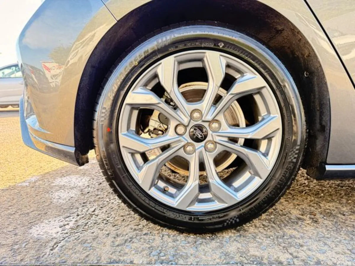 Ford Focus Hatchback, Petrol, 2024, Grey