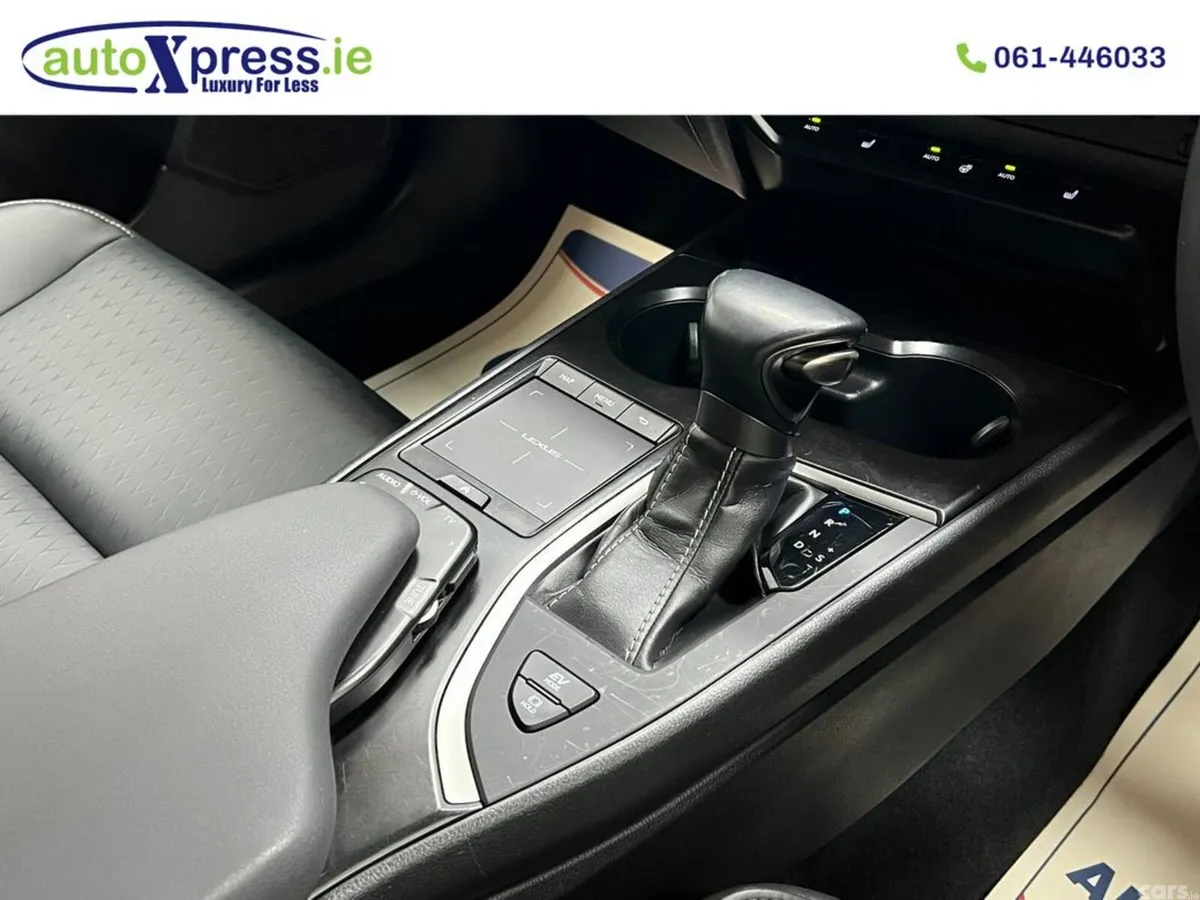 Lexus UX Hatchback, Petrol Hybrid, 2020, Blue