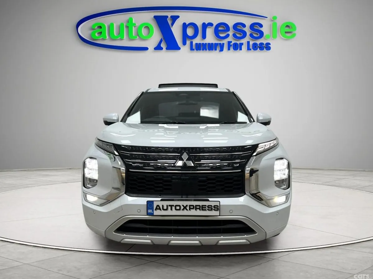 Mitsubishi Outlander SUV, Petrol Hybrid, 2023, White