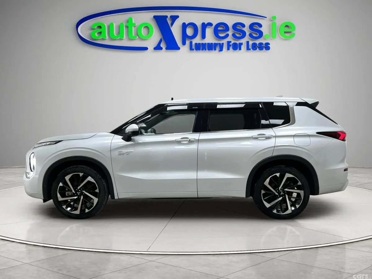 Mitsubishi Outlander SUV, Petrol Hybrid, 2023, White