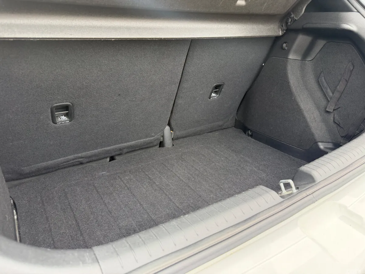 Hyundai i20 Hatchback, Petrol, 2017, White