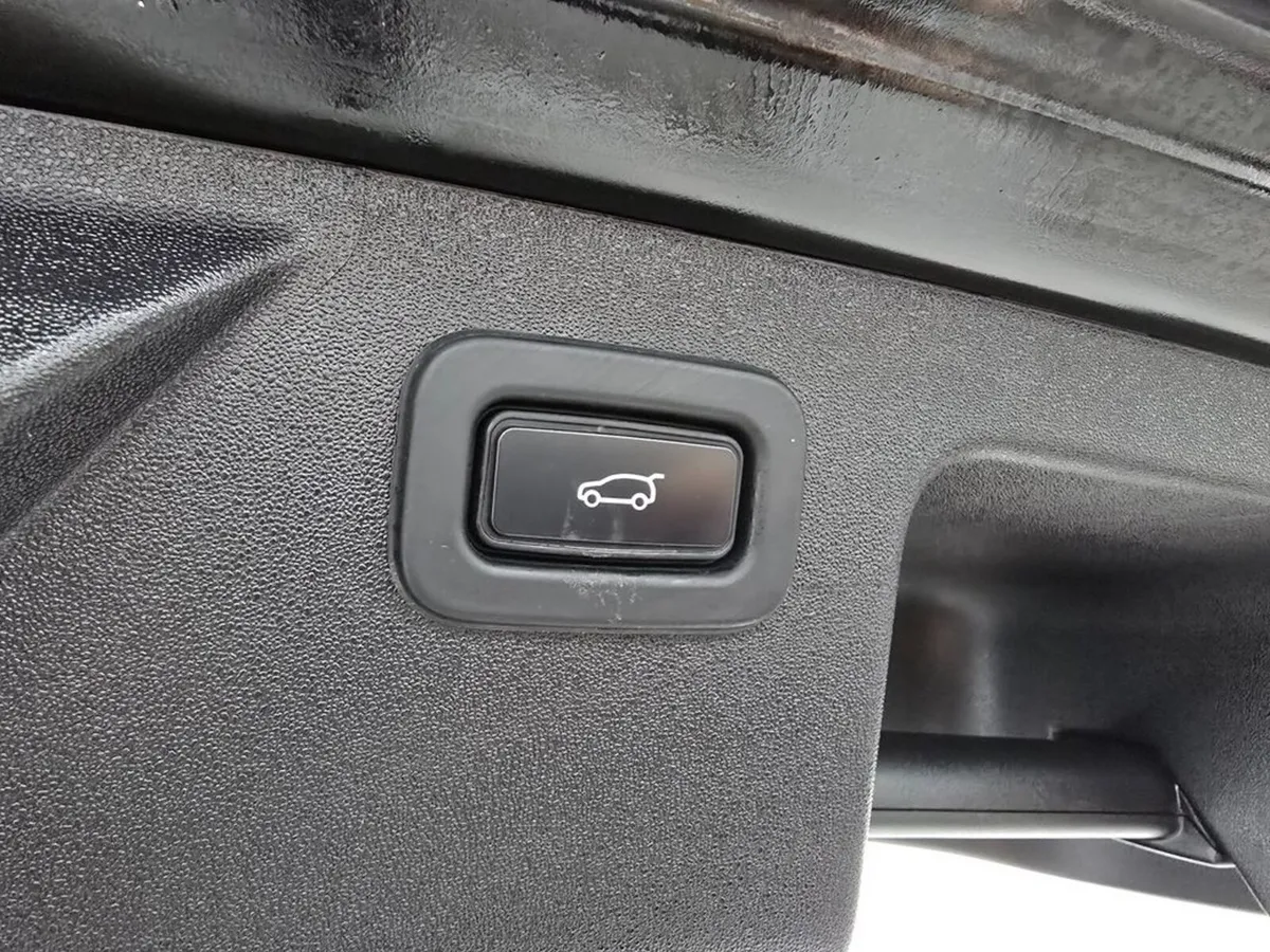 Land Rover Discovery Sport SUV, Petrol Plug-in Hybrid, 2022, Black