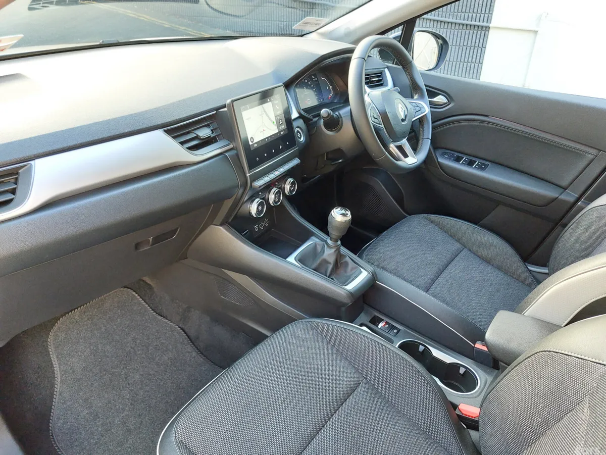 Renault Captur Hatchback, Petrol, 2023, Grey