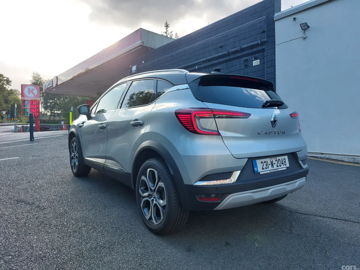 Renault Captur Hatchback, Petrol, 2023, Grey
