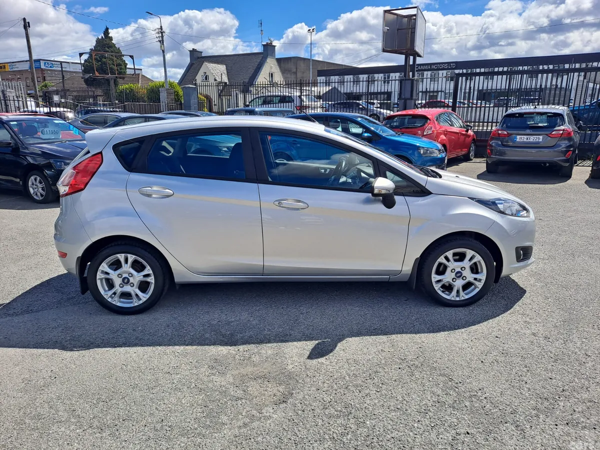 Ford Fiesta Hatchback, Petrol, 2017, Grey