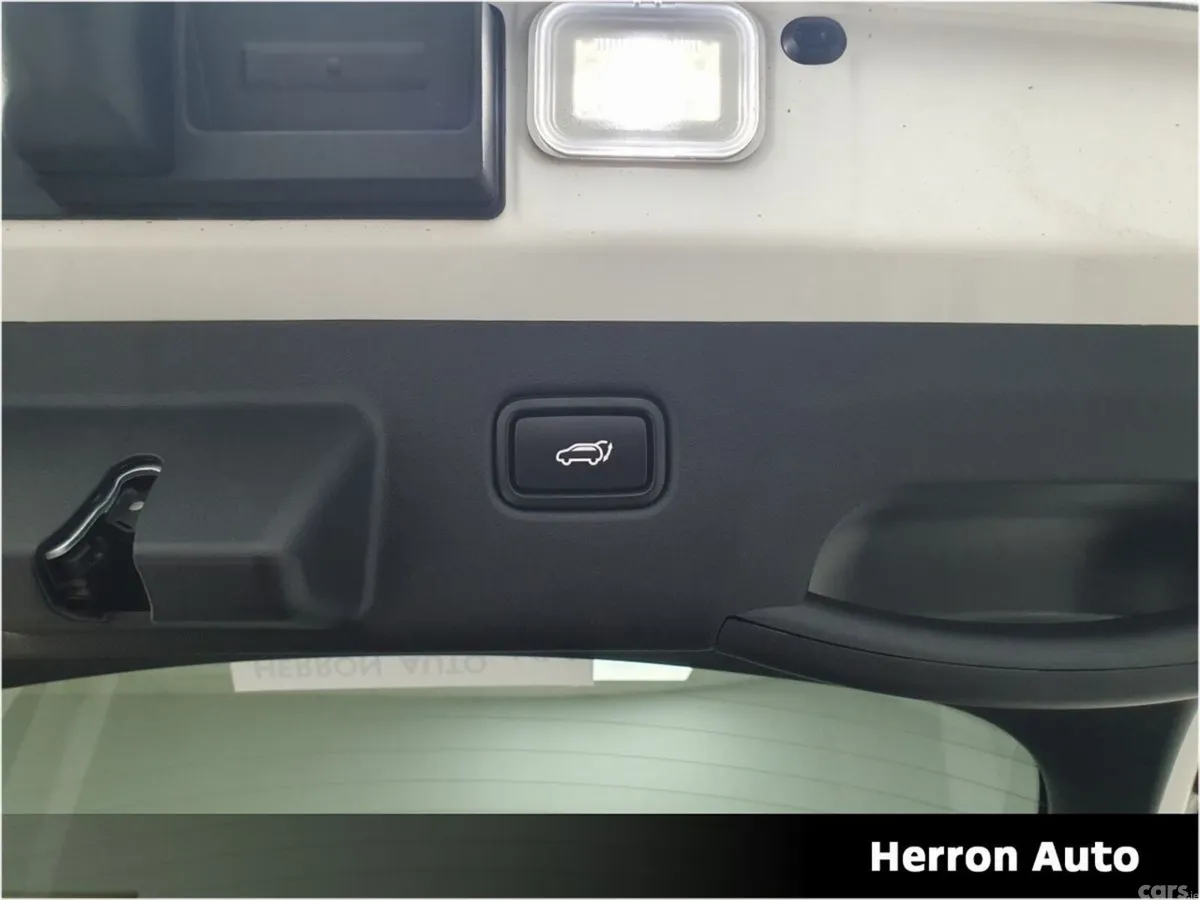 Kia EV6 MPV, Electric, 2025, White