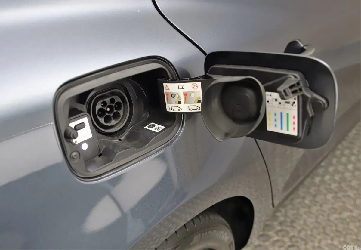 Renault Megane Estate, Petrol Plug-in Hybrid, 2022, Grey