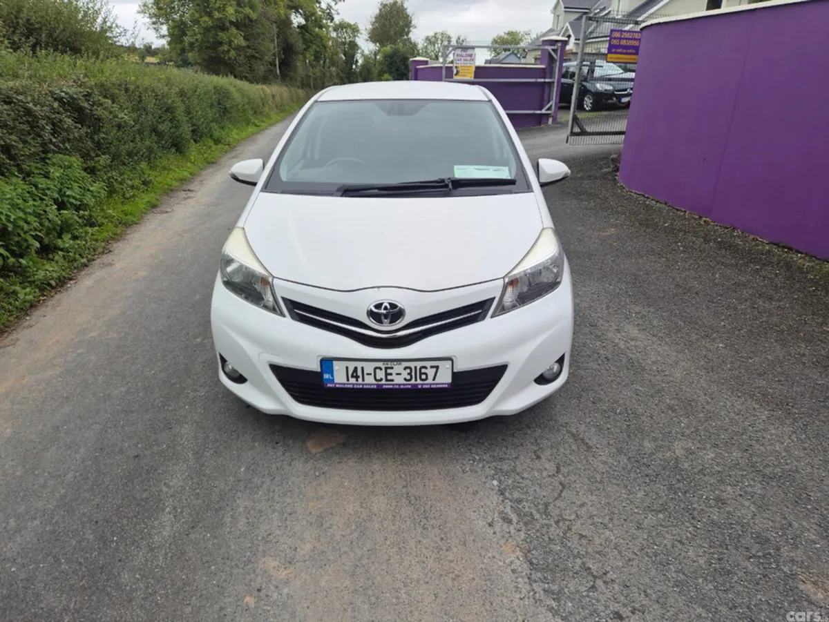 Toyota Yaris Hatchback, Petrol, 2014, White