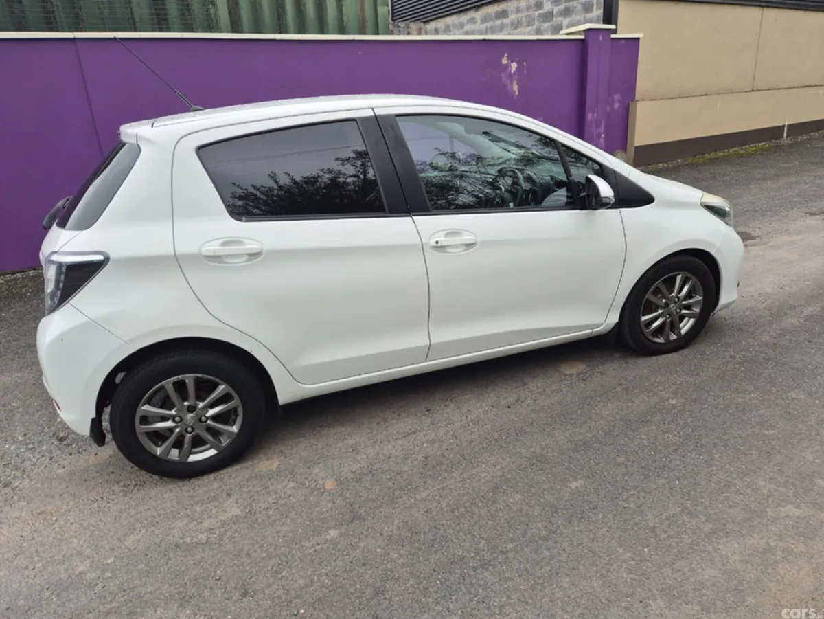 Toyota Yaris Hatchback, Petrol, 2014, White
