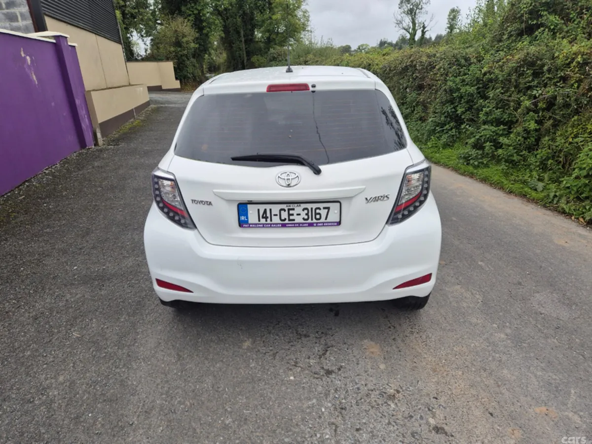 Toyota Yaris Hatchback, Petrol, 2014, White