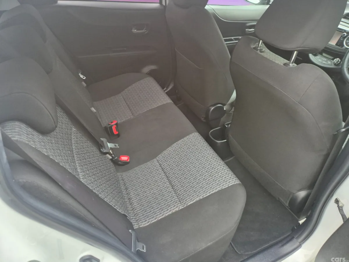 Toyota Yaris Hatchback, Petrol, 2014, White