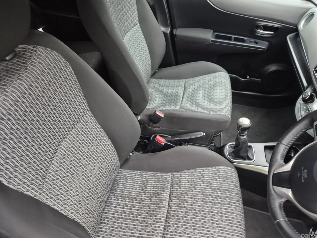 Toyota Yaris Hatchback, Petrol, 2014, White