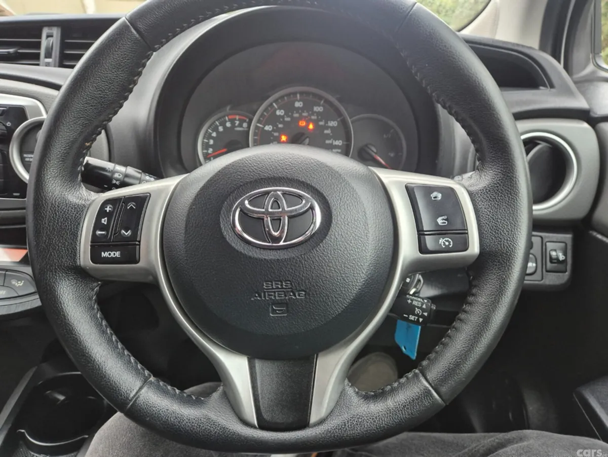 Toyota Yaris Hatchback, Petrol, 2014, White