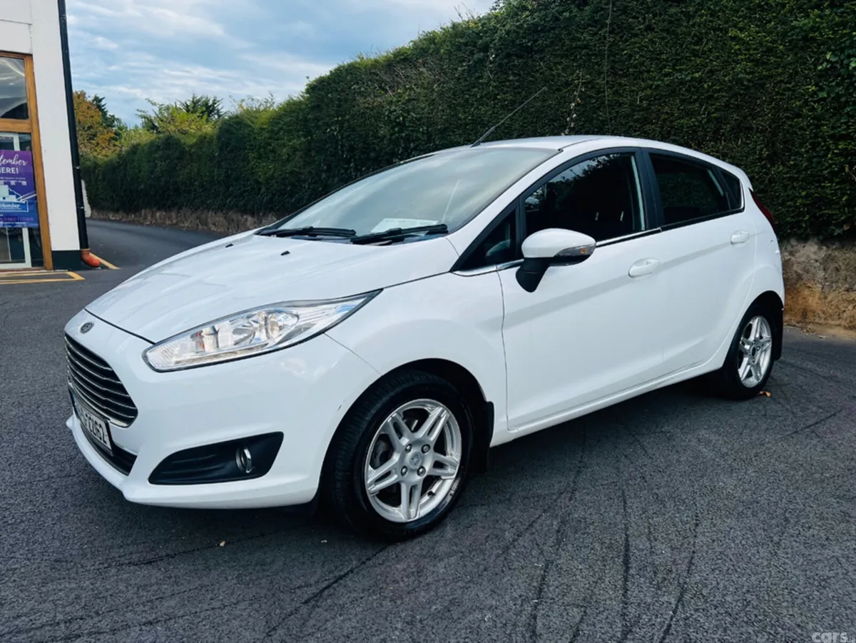 Ford Fiesta Hatchback, Petrol, 2015, White