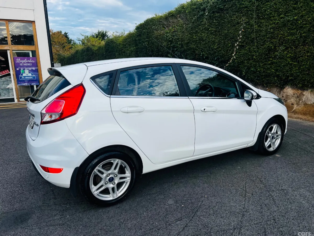 Ford Fiesta Hatchback, Petrol, 2015, White