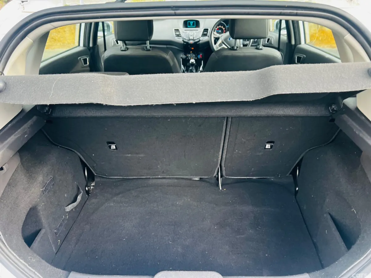 Ford Fiesta Hatchback, Petrol, 2015, White