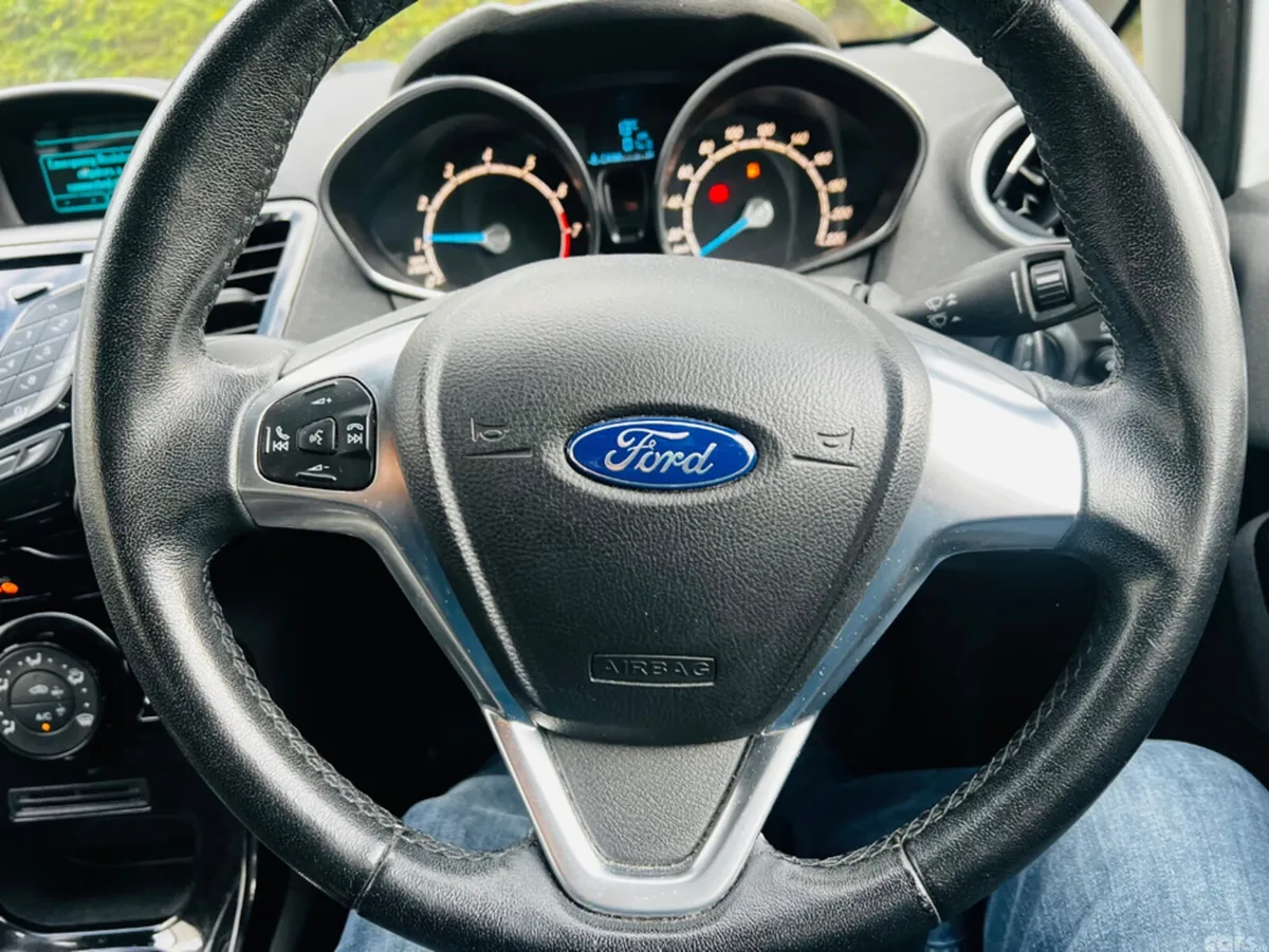 Ford Fiesta Hatchback, Petrol, 2015, White