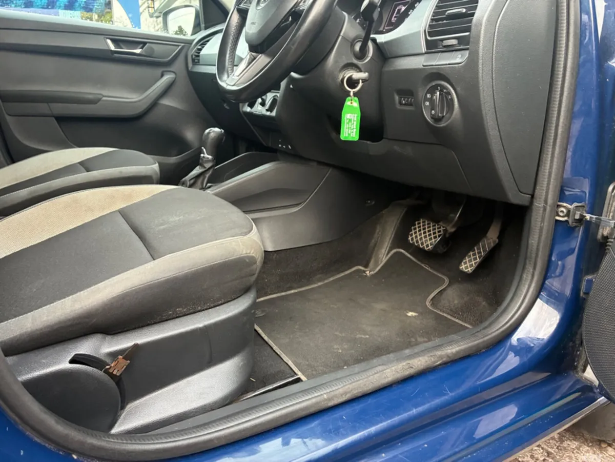 Skoda Fabia Hatchback, Petrol, 2015, Blue