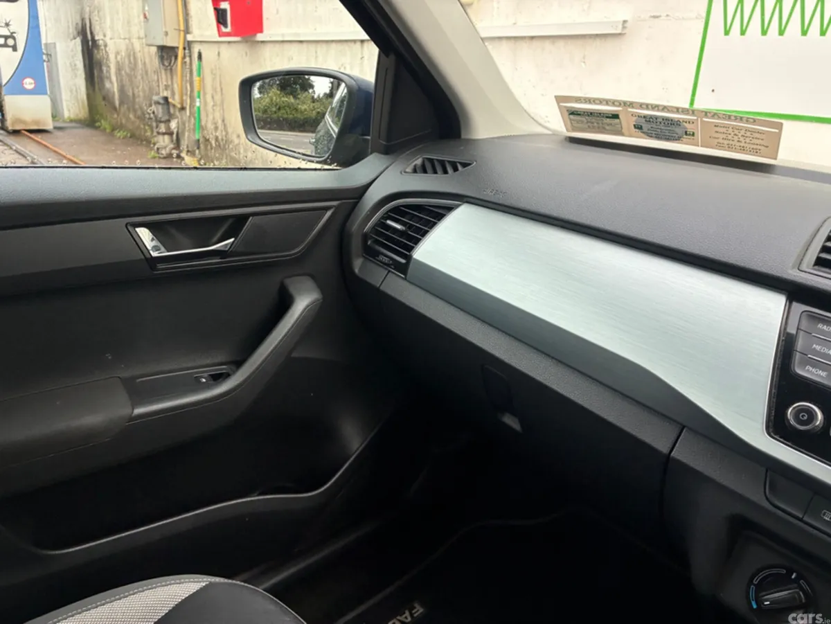 Skoda Fabia Hatchback, Petrol, 2015, Blue