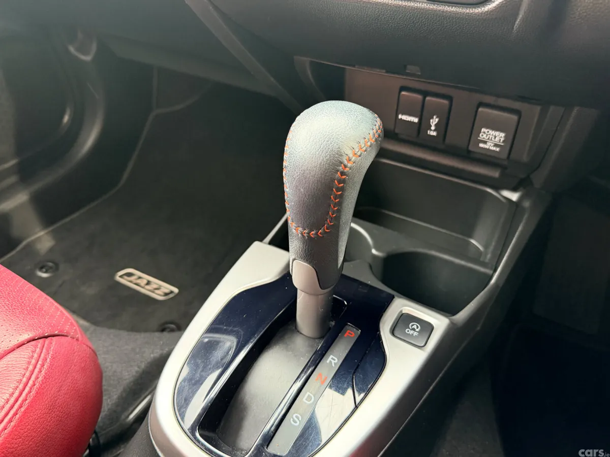 Honda Jazz Hatchback, Petrol, 2019, Grey