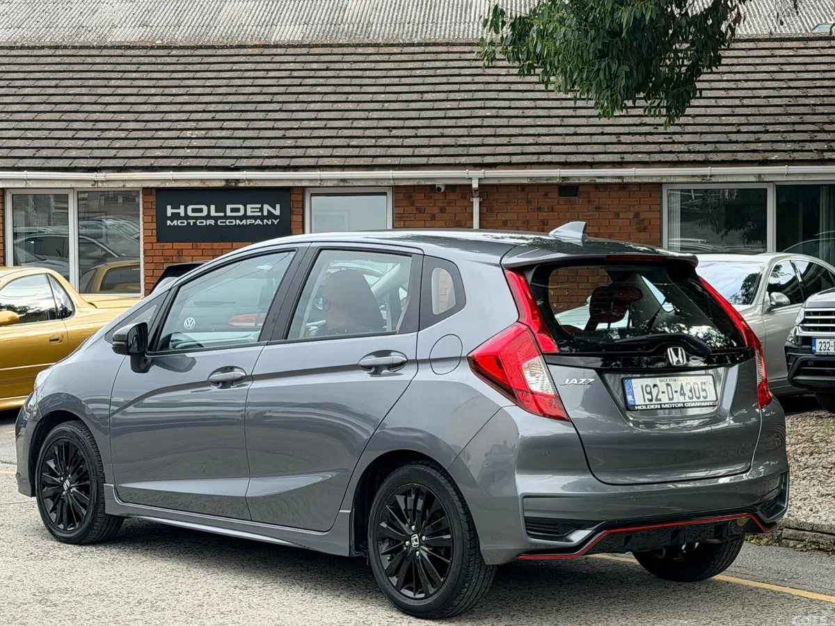 Honda Jazz Hatchback, Petrol, 2019, Grey