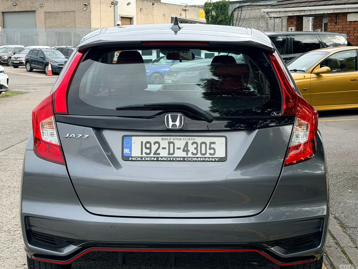 Honda Jazz Hatchback, Petrol, 2019, Grey