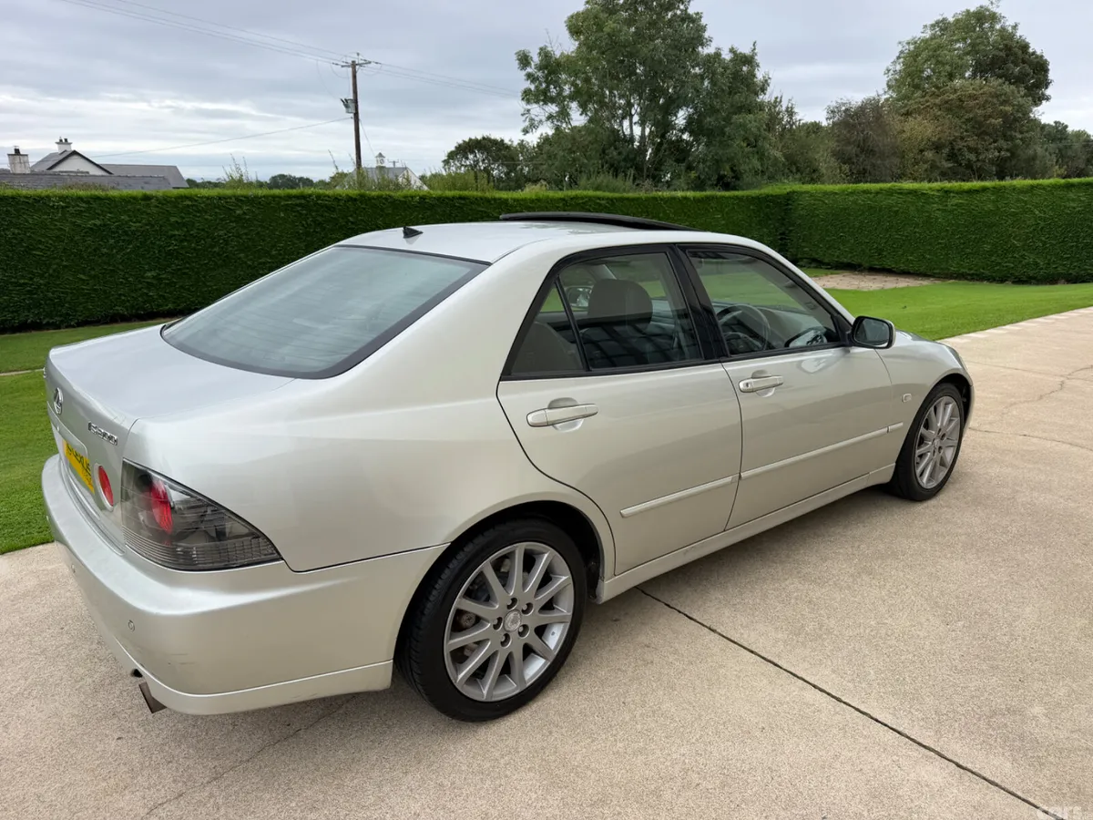 Lexus IS Saloon, Petrol, 2002, Silver