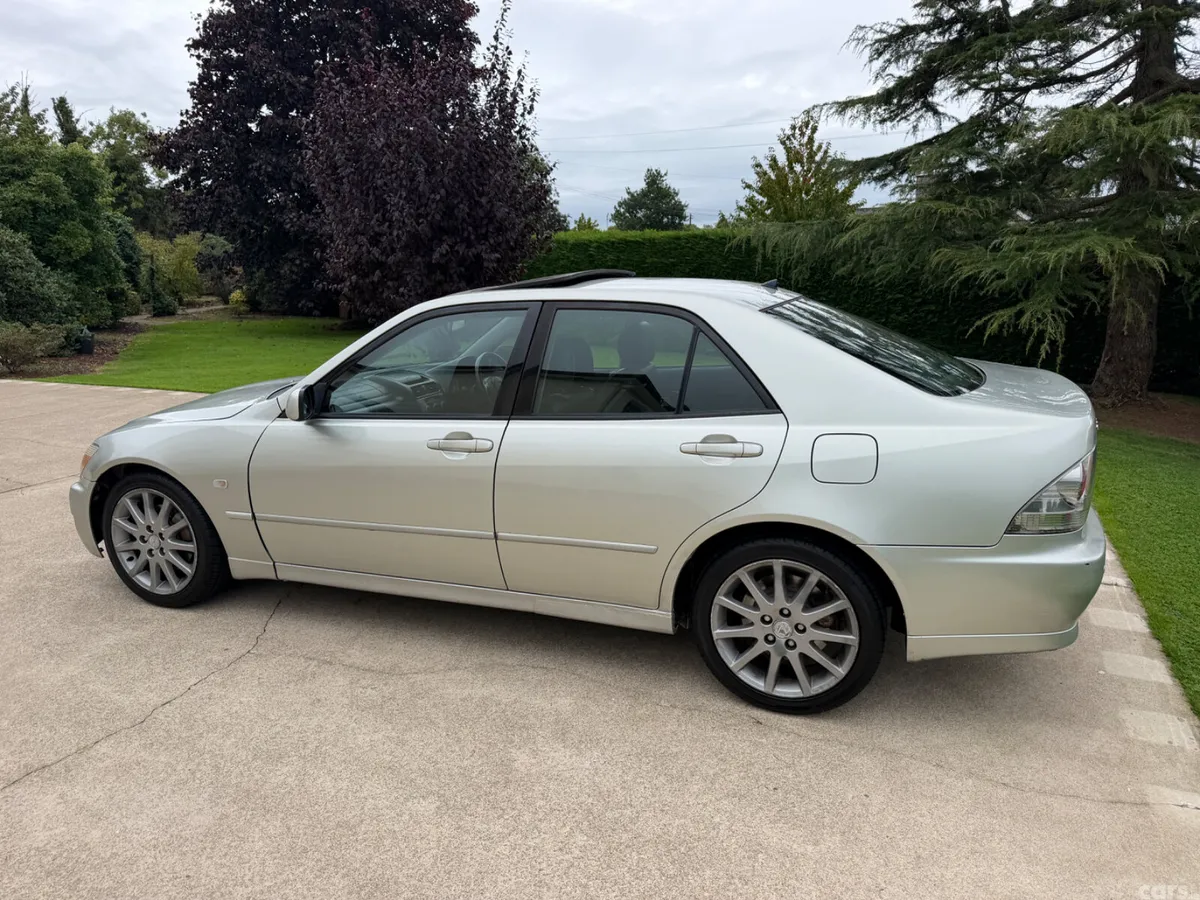 Lexus IS Saloon, Petrol, 2002, Silver