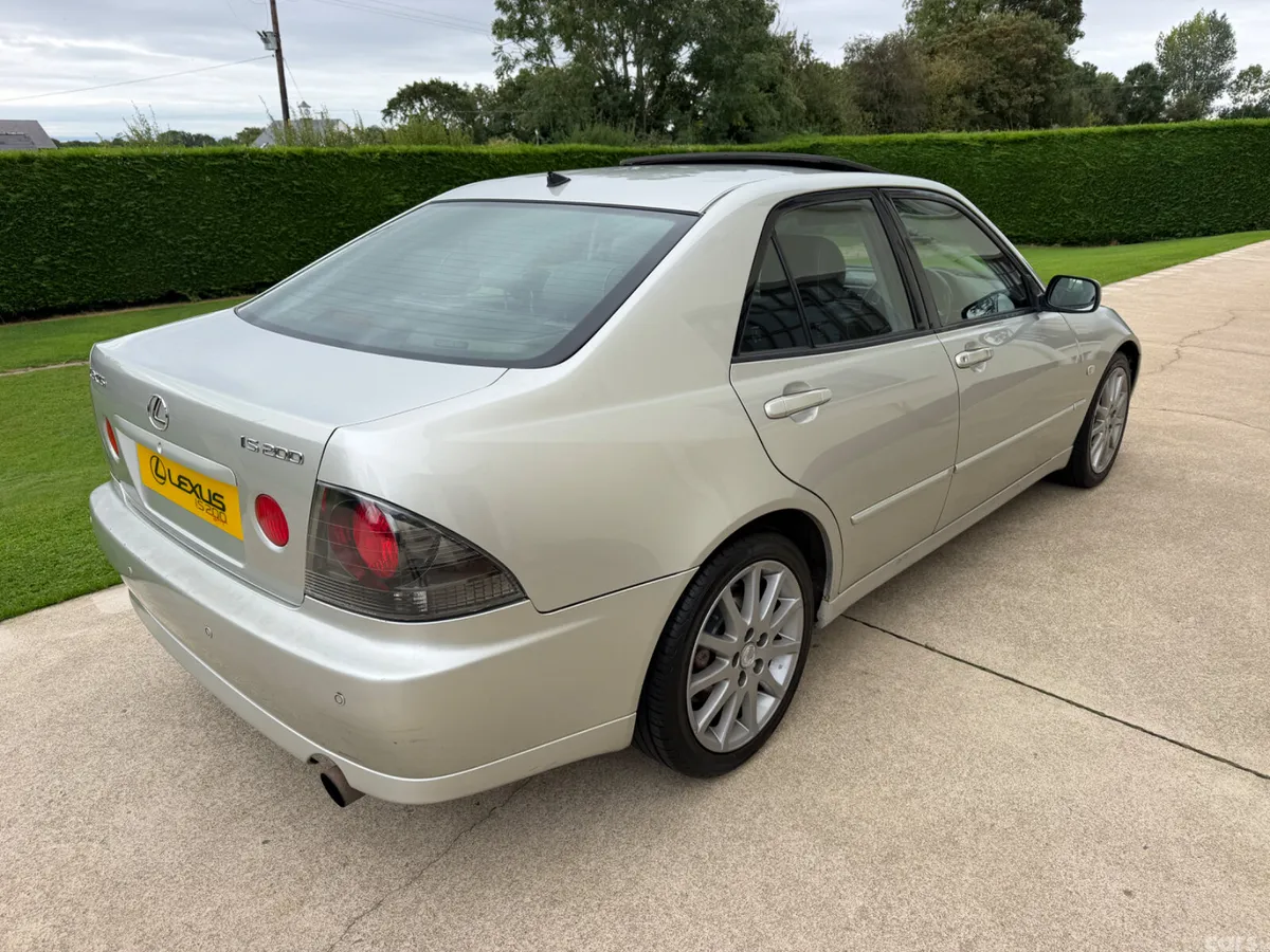 Lexus IS Saloon, Petrol, 2002, Silver