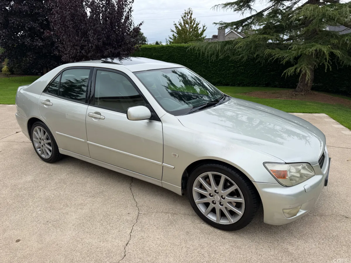 Lexus IS Saloon, Petrol, 2002, Silver