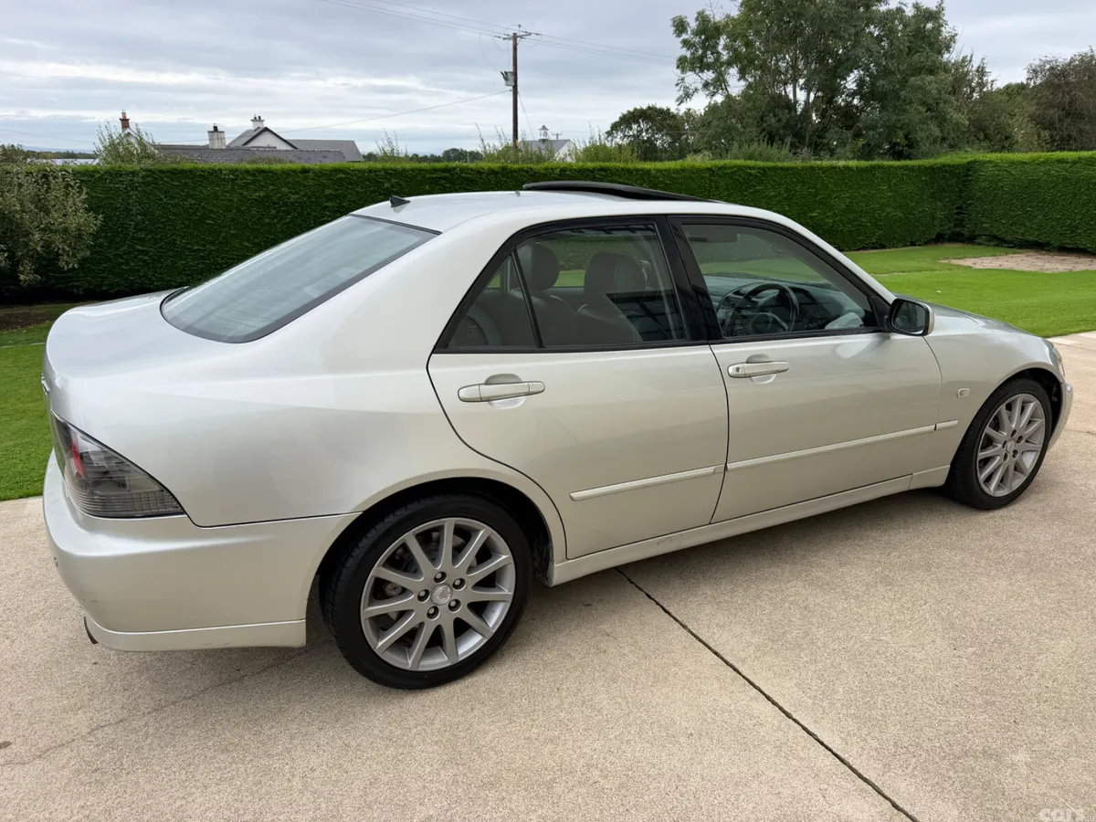 Lexus IS Saloon, Petrol, 2002, Silver