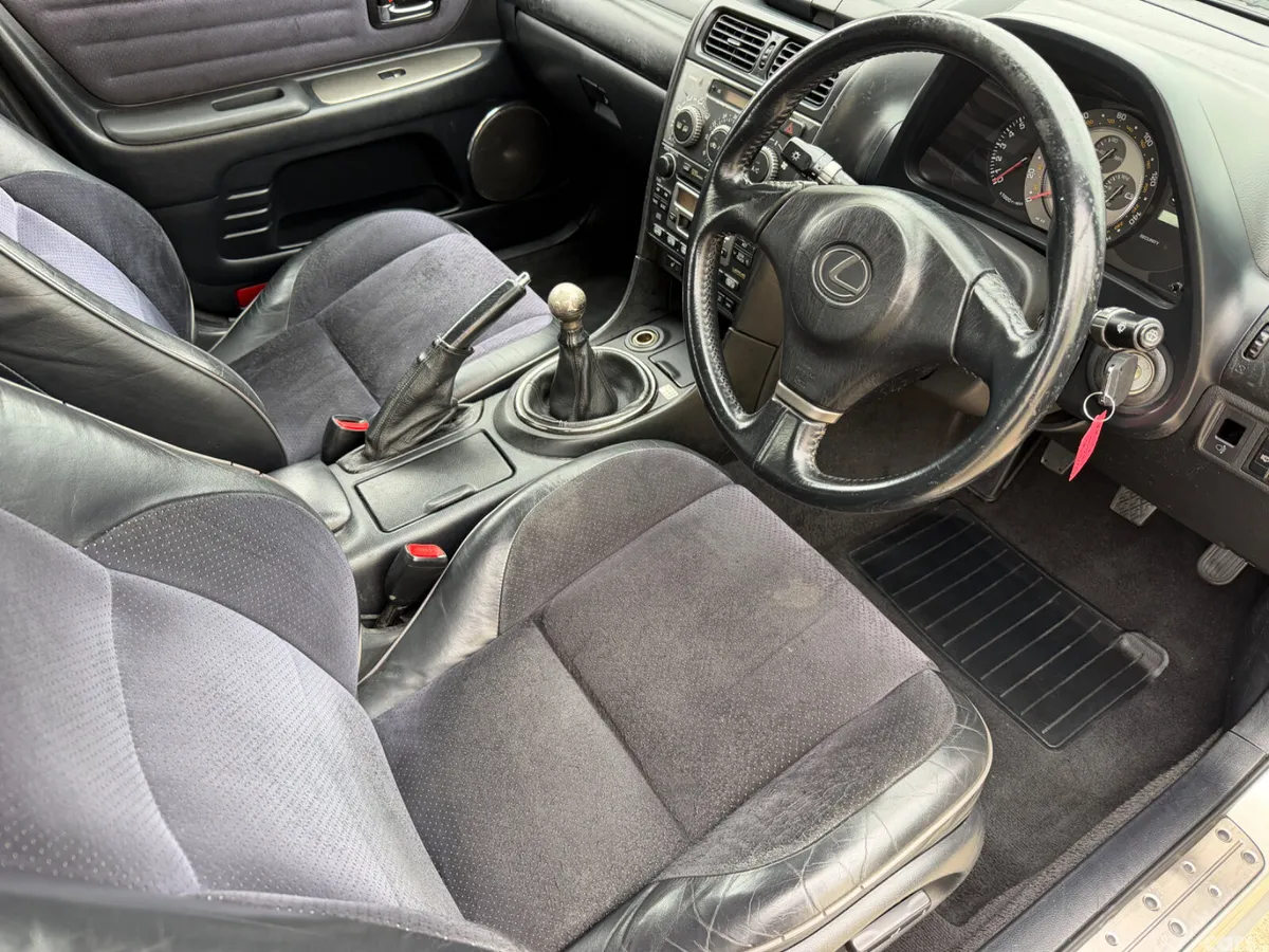 Lexus IS Saloon, Petrol, 2002, Silver
