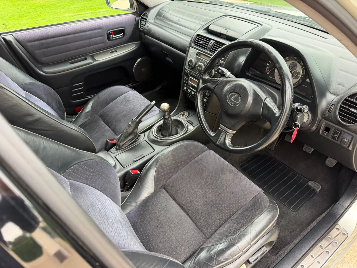 Lexus IS Saloon, Petrol, 2002, Silver