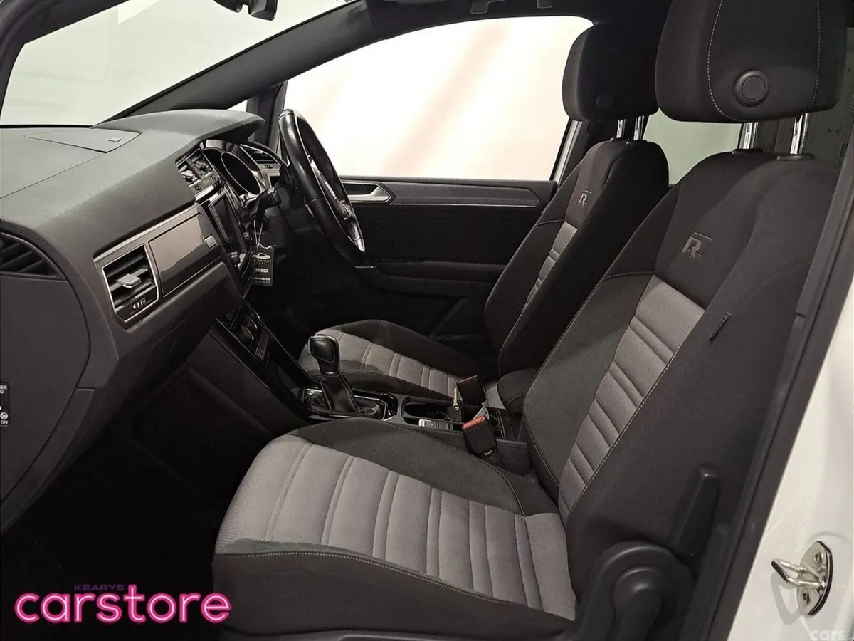 Volkswagen Touran MPV, Petrol, 2017, White