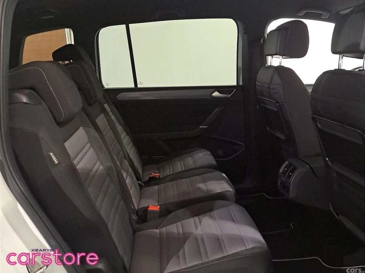 Volkswagen Touran MPV, Petrol, 2017, White