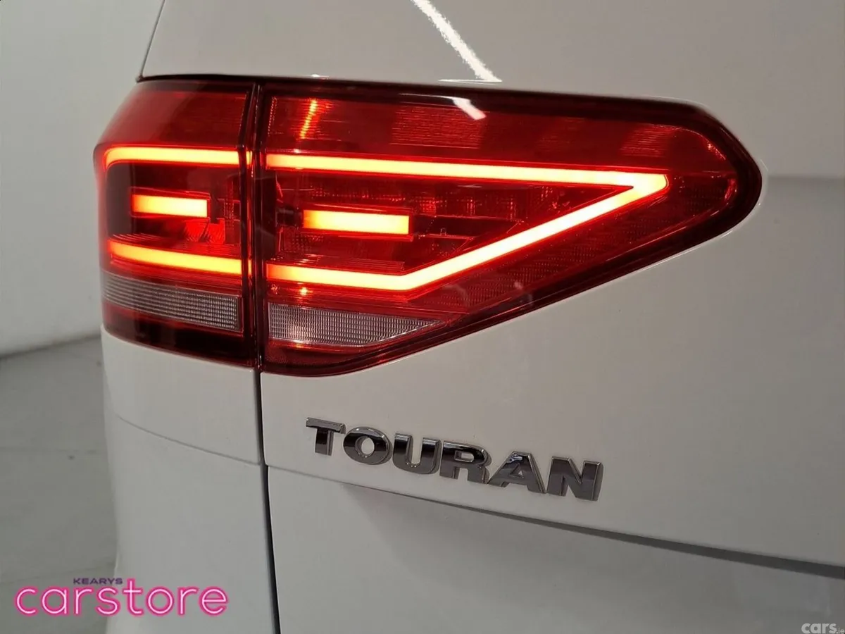 Volkswagen Touran MPV, Petrol, 2017, White