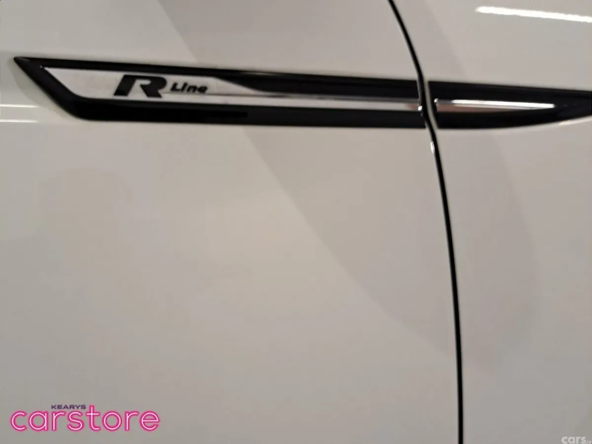 Volkswagen Touran MPV, Petrol, 2017, White
