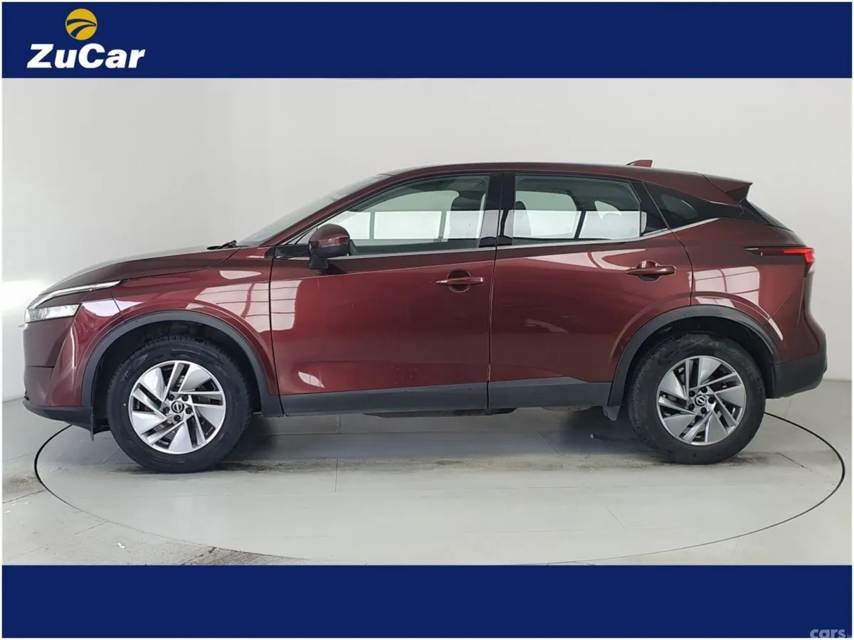 Nissan Qashqai MPV, Petrol, 2024, Red