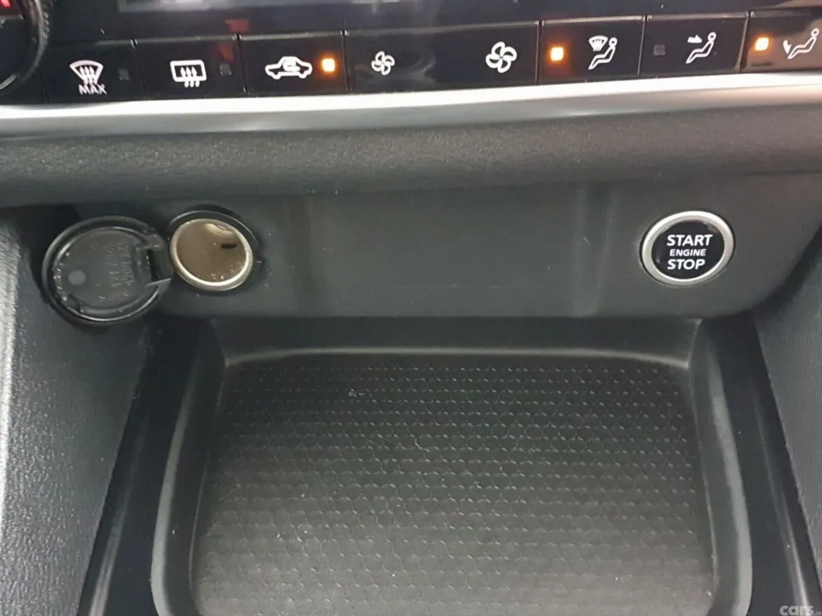 Nissan Qashqai MPV, Petrol, 2024, Red
