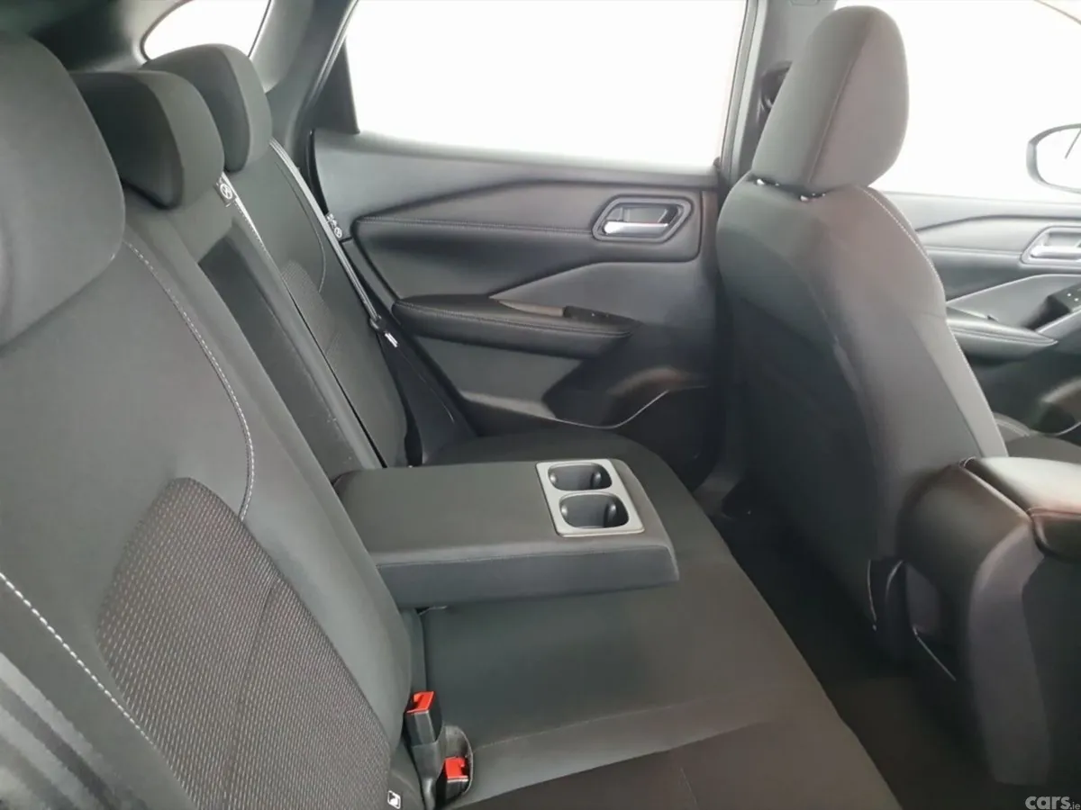 Nissan Qashqai MPV, Petrol, 2024, Red