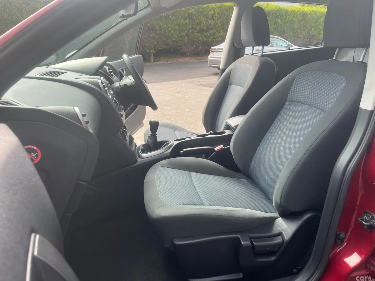 Nissan Qashqai MPV, Diesel, 2013, Red
