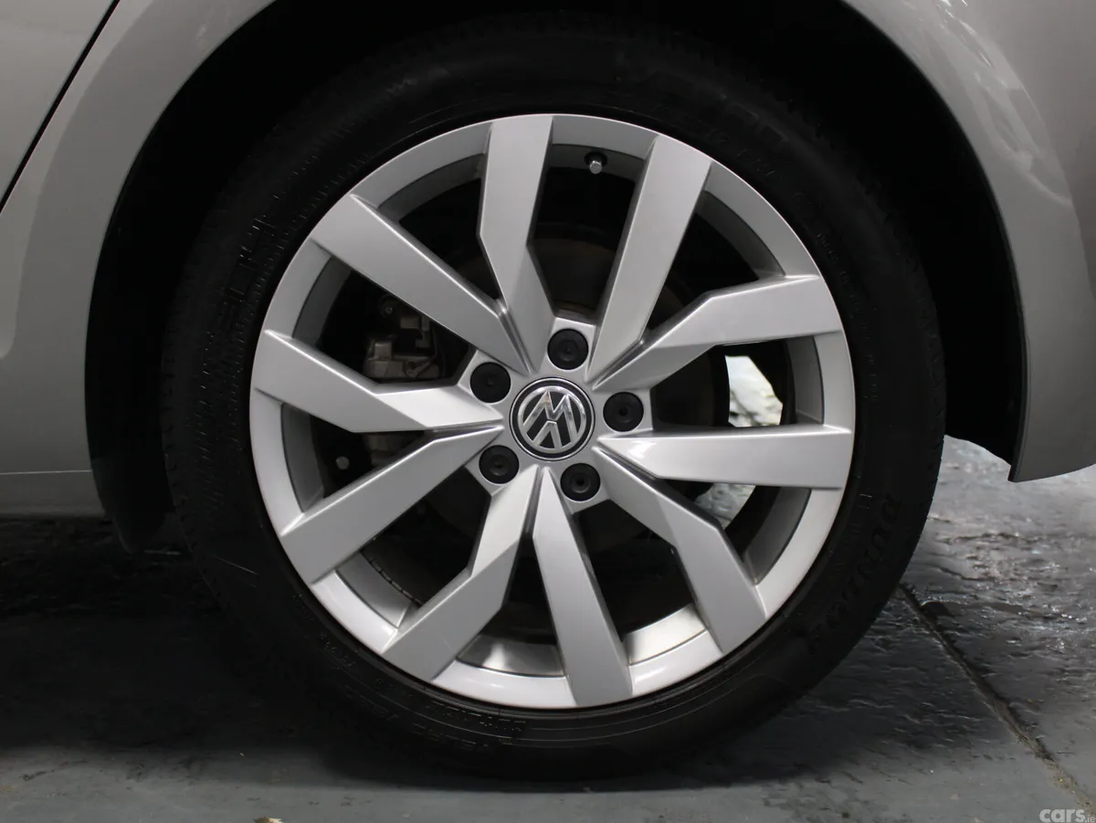 Volkswagen Golf Hatchback, Petrol, 2018, Gold