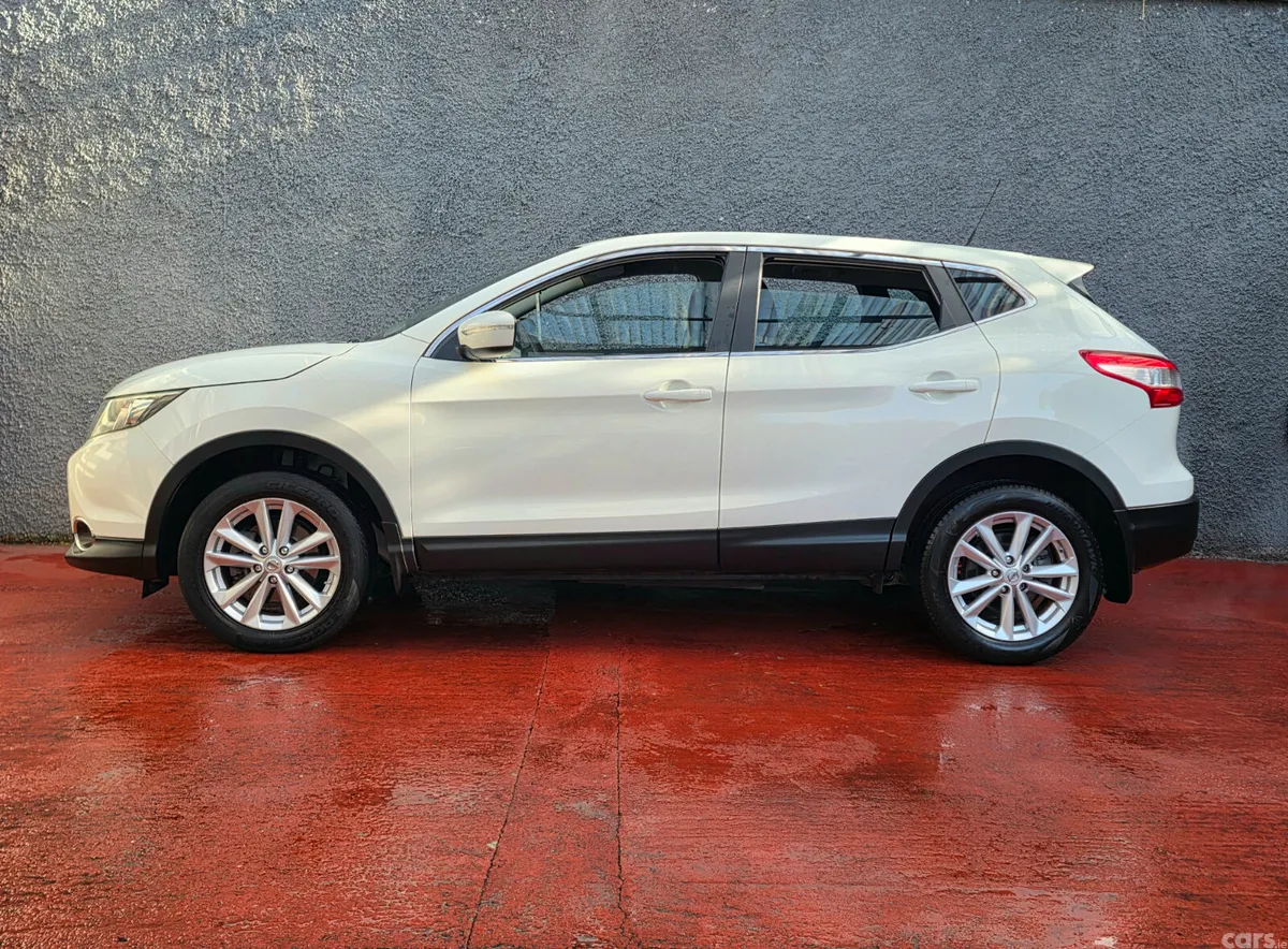 Nissan Qashqai Hatchback, Petrol, 2014, White