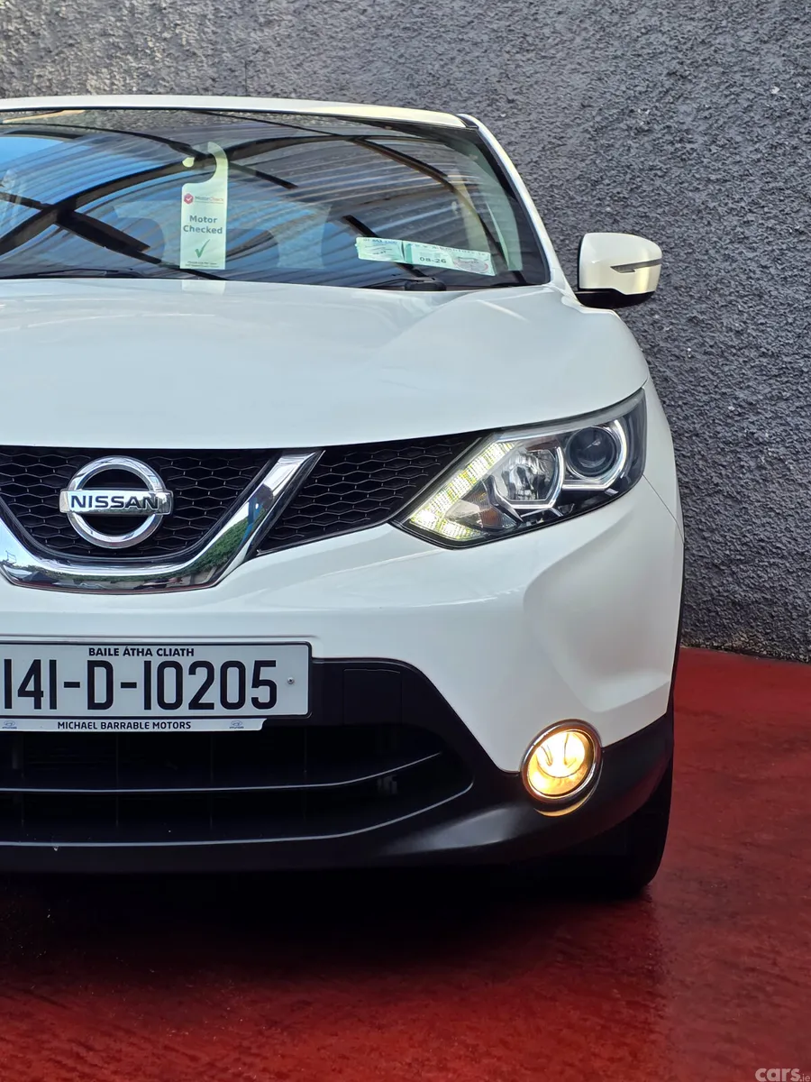 Nissan Qashqai Hatchback, Petrol, 2014, White