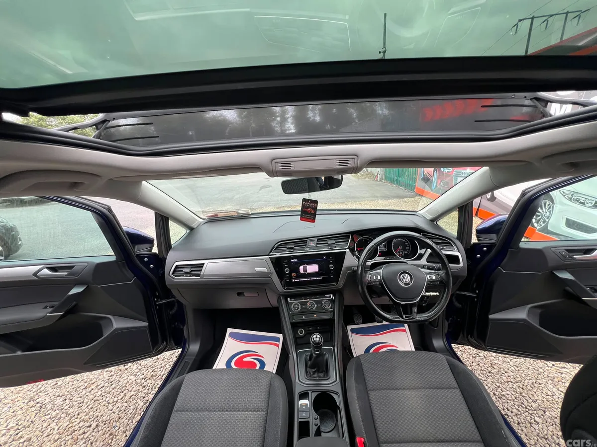 Volkswagen Touran MPV, Diesel, 2018, Blue