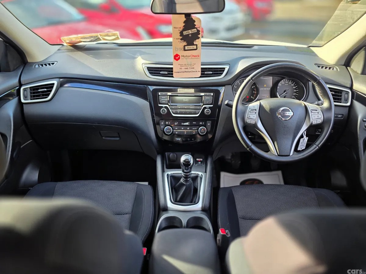 Nissan Qashqai Hatchback, Petrol, 2014, White