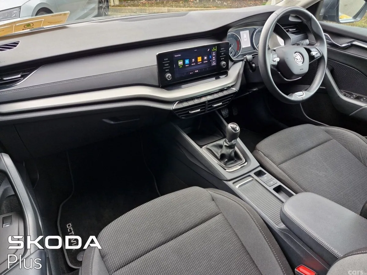 Skoda Octavia Saloon, Petrol, 2024, Grey