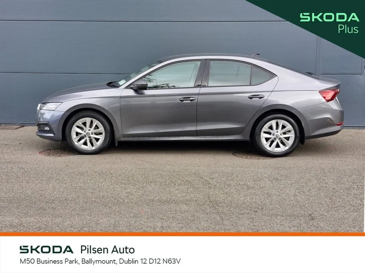 Skoda Octavia Saloon, Petrol, 2024, Grey