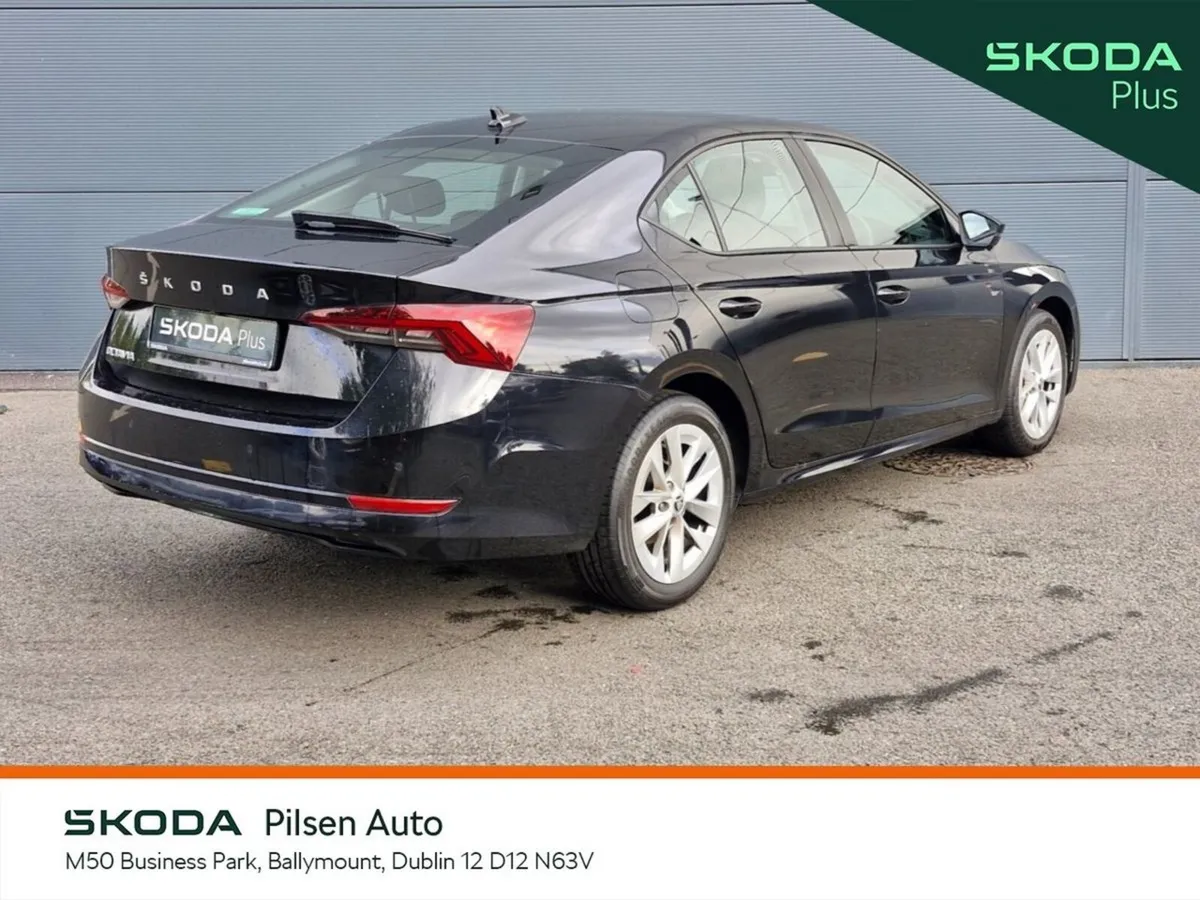 Skoda Octavia Saloon, Petrol, 2024, Black