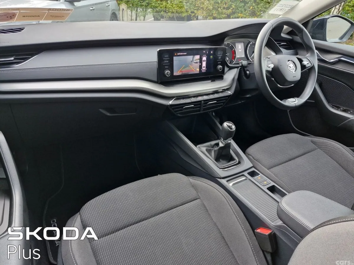Skoda Octavia Saloon, Petrol, 2024, Black